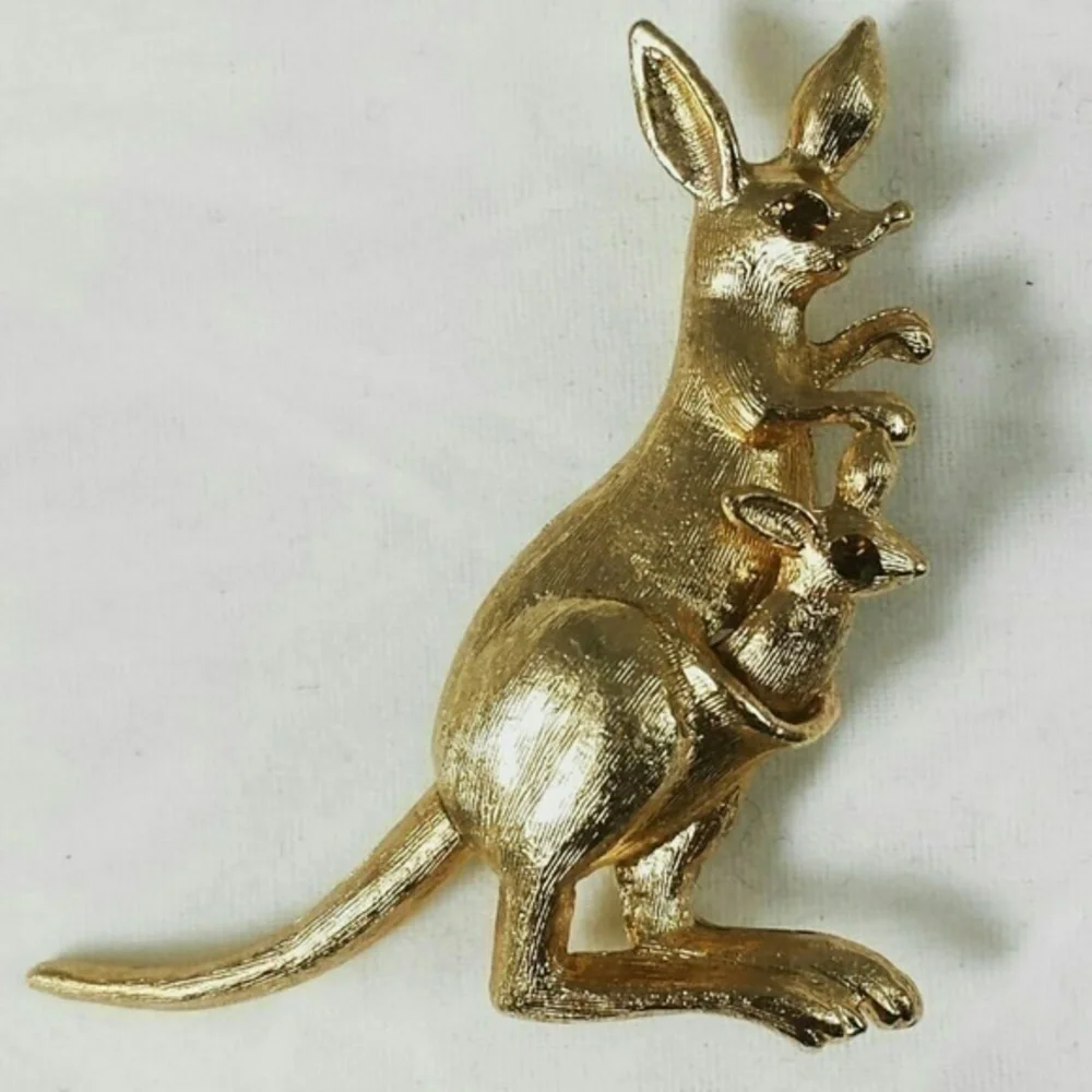 Vintage Avon Kangaroo And Joey Brooch Pin
